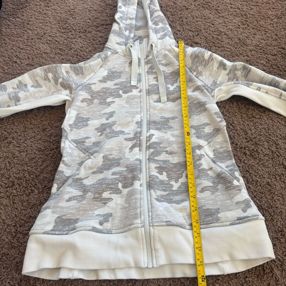 Athleta Triumph Printed Hoodie Gray Camo White Gray Sweatshirt S $118 - Picture 11 of 12